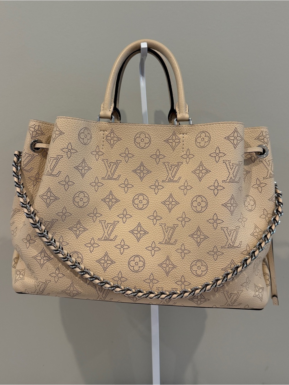 Louis Vuitton Bella Tote Mahina Leather Galet Beige/Cream- like new
